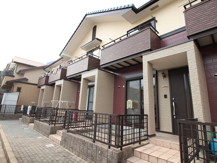 物件外観写真6　(エントランス部分)