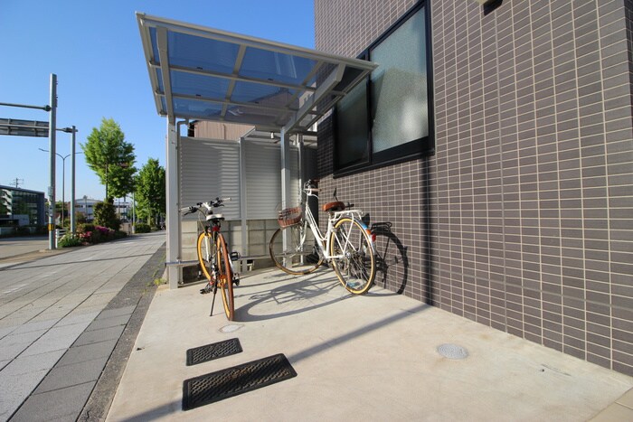 物件外観写真2　(駐輪場)