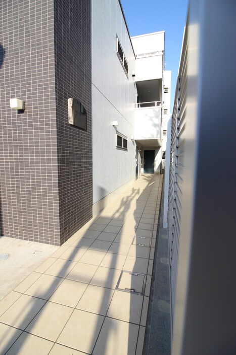 物件外観写真5　(エントランス部分)