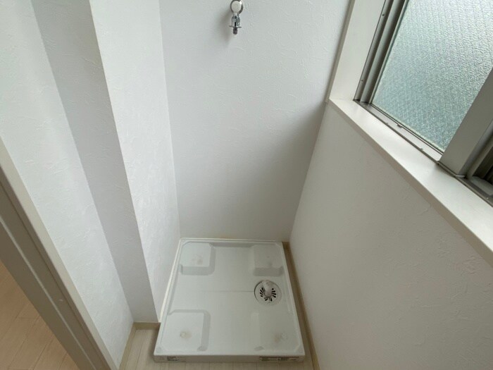 物件内観写真12　(洗濯機置場)