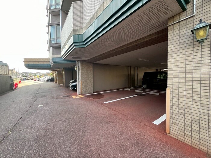 物件外観写真5　(駐車場)