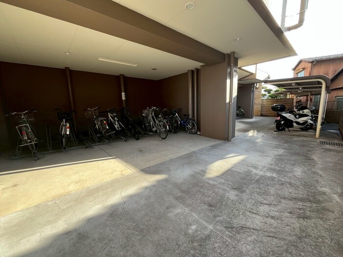 物件外観写真6　(駐輪場)