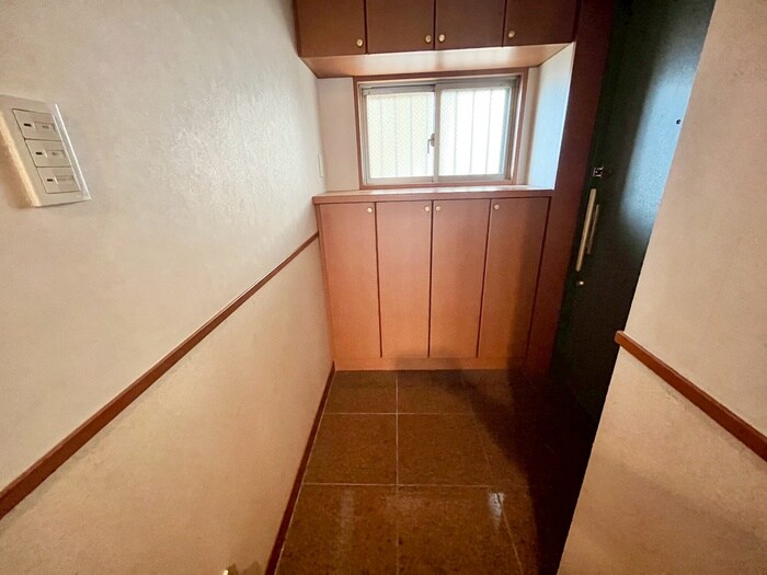 物件内観写真17　(玄関)