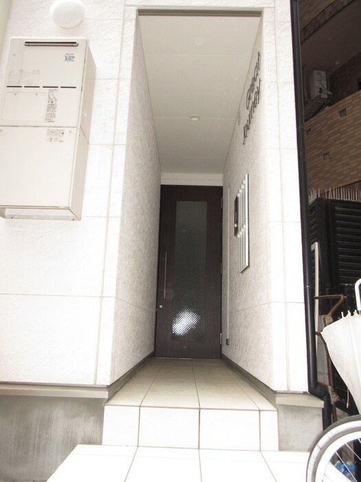 物件外観写真2　(エントランス部分)