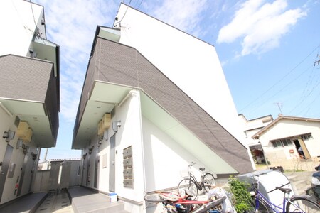 Trois e　toiles外観写真