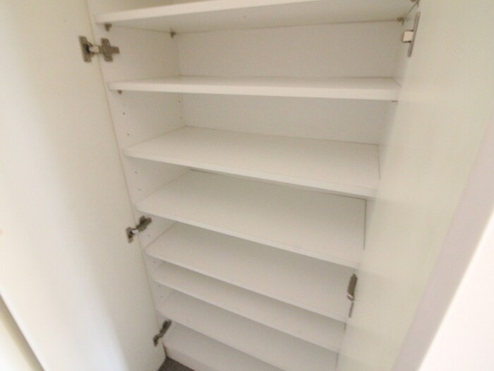 物件内観写真8　(靴箱)