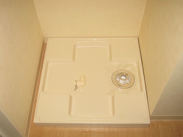 物件内観写真11　(洗濯機置場)