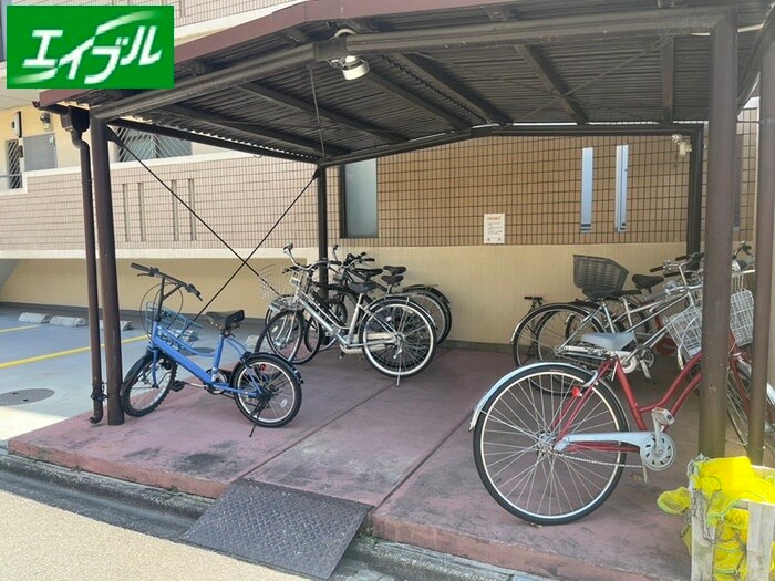 物件外観写真4　(駐輪場)