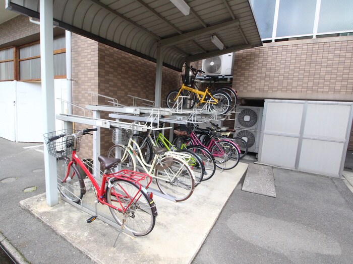 物件外観写真3　(駐輪場)