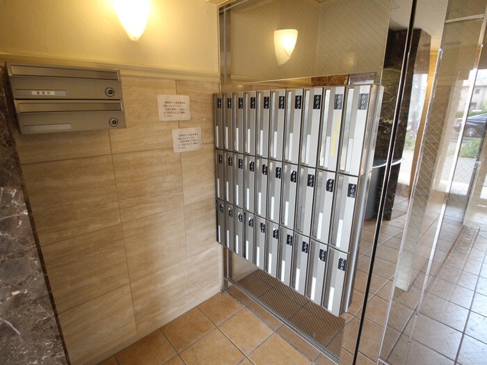 物件外観写真5　(エントランス部分)