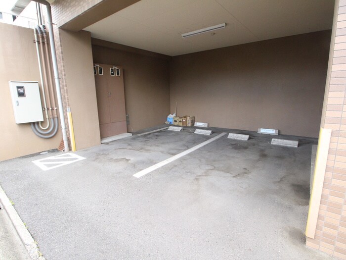 物件外観写真6　(駐車場)