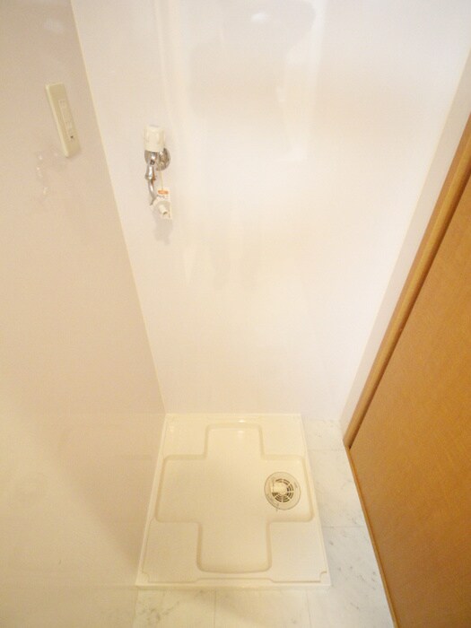 物件内観写真16　(洗濯機置場)