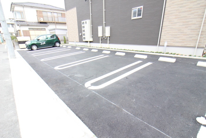 物件外観写真3　(駐車場)