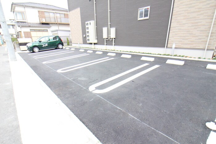 物件外観写真3　(駐車場)