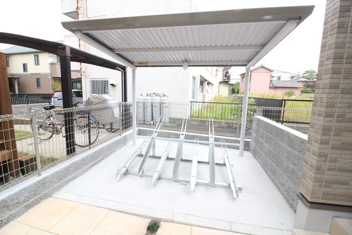 物件外観写真5　(駐輪場)