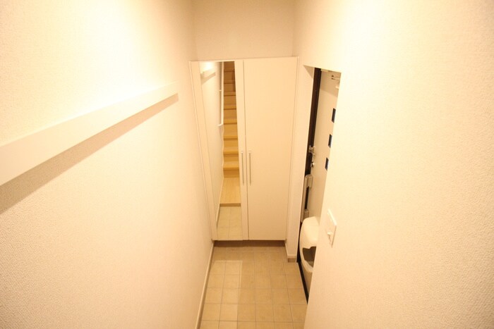 物件内観写真17　(玄関)