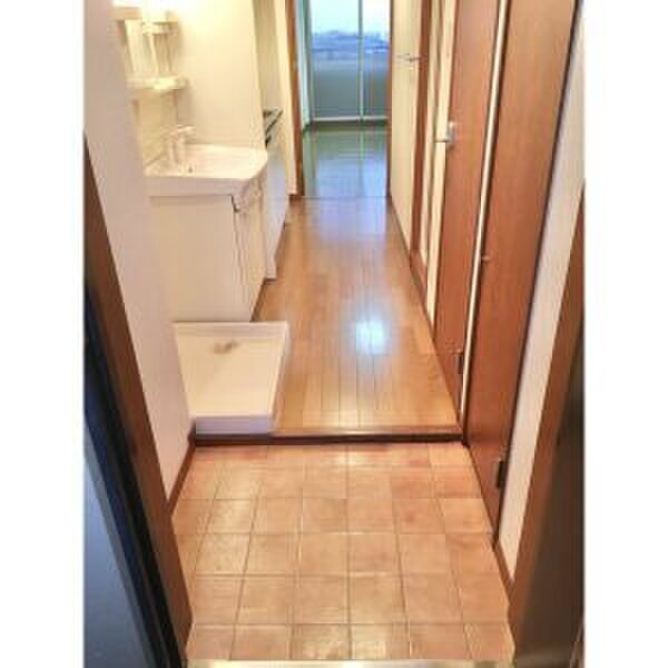 物件内観写真8　(玄関)