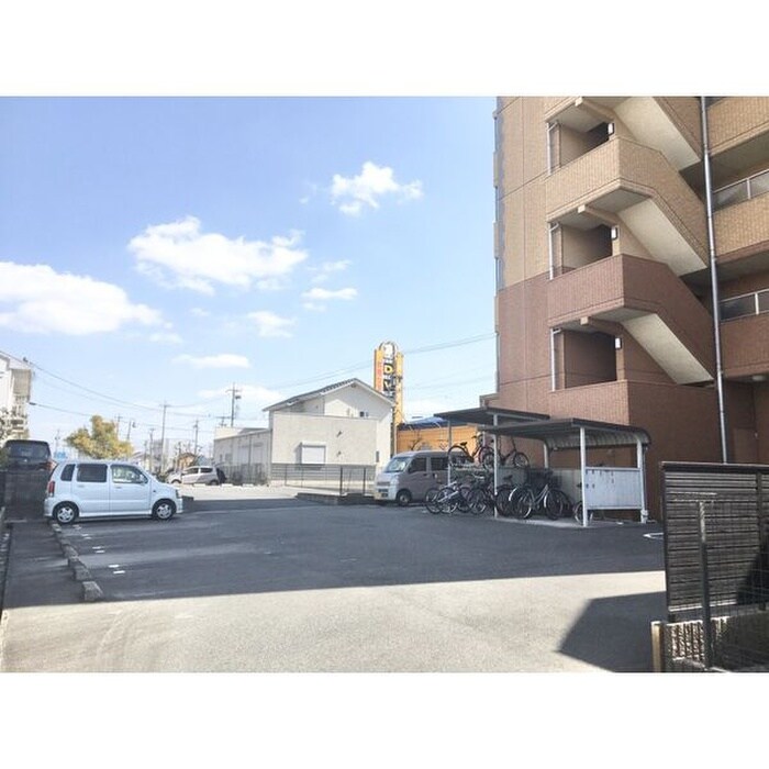 物件外観写真5　(駐車場)