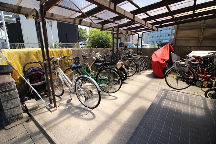 物件外観写真5　(駐輪場)