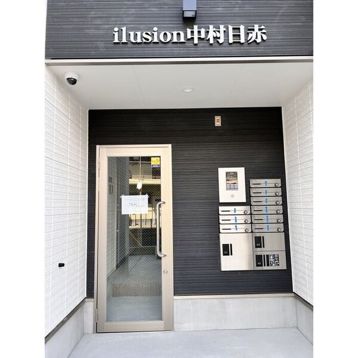 物件外観写真2　(エントランス部分)