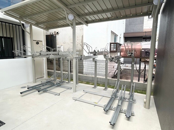 物件外観写真4　(駐輪場)