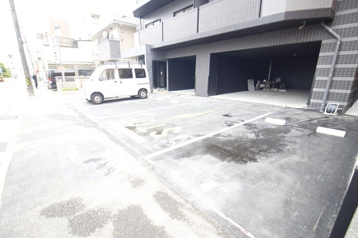 物件外観写真4　(駐車場)