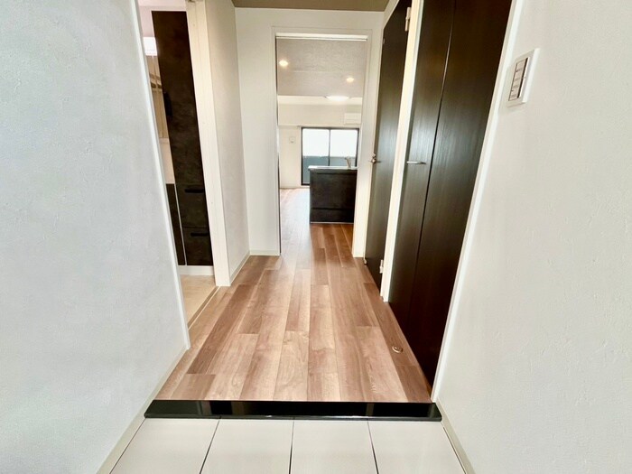 物件内観写真18　(玄関)