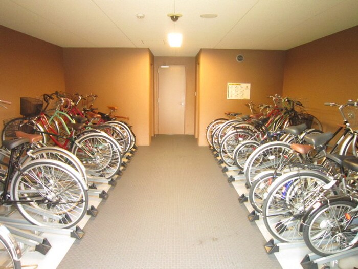 物件外観写真6　(駐輪場)