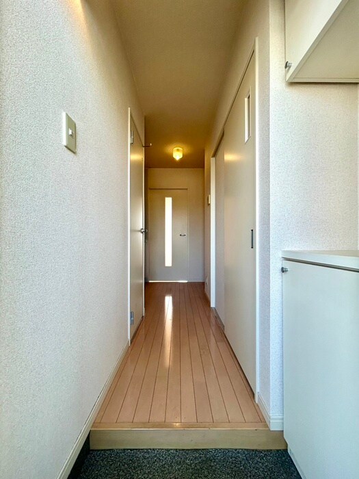 物件内観写真13　(玄関)