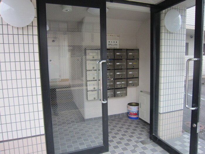 物件外観写真6　(エントランス部分)