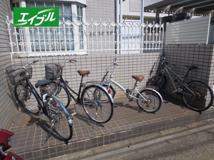 物件外観写真3　(駐輪場)