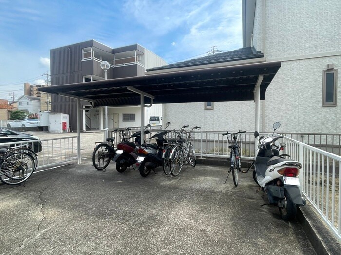 物件外観写真3　(駐輪場)