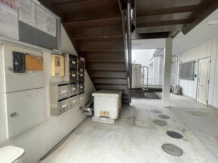 物件外観写真6　(エントランス部分)