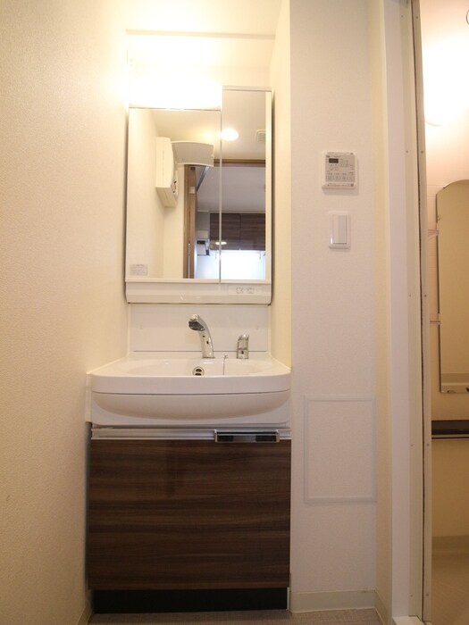 物件内観写真11　(洗面)