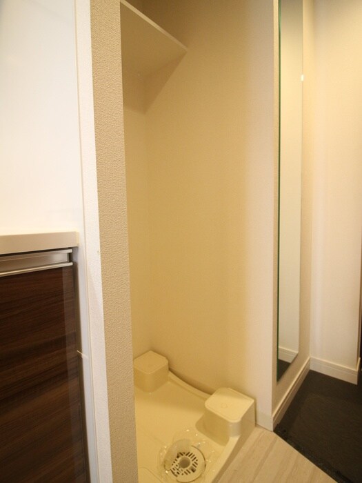 物件内観写真12　(洗濯機置場)