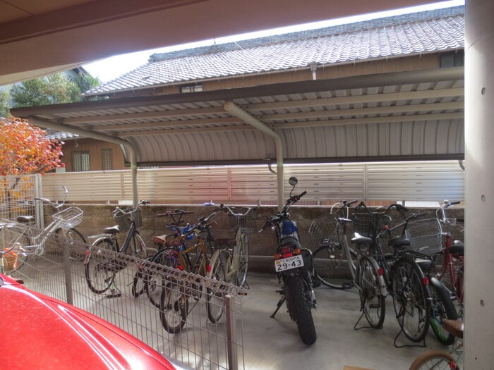 物件外観写真4　(駐輪場)