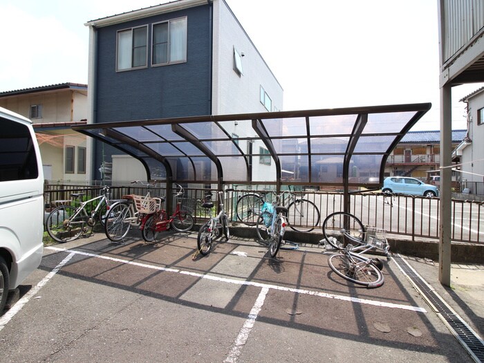 物件外観写真3　(駐輪場)