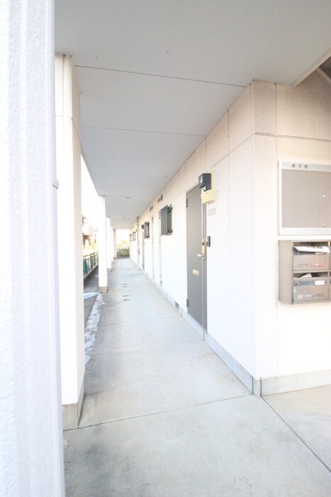 物件外観写真2　(エントランス部分)