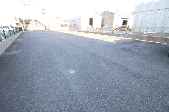 物件外観写真6　(駐車場)