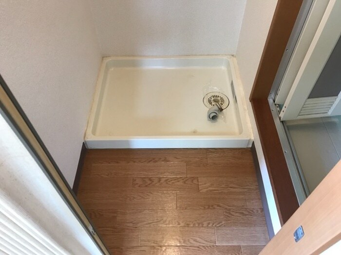 物件内観写真13　(洗濯機置場)