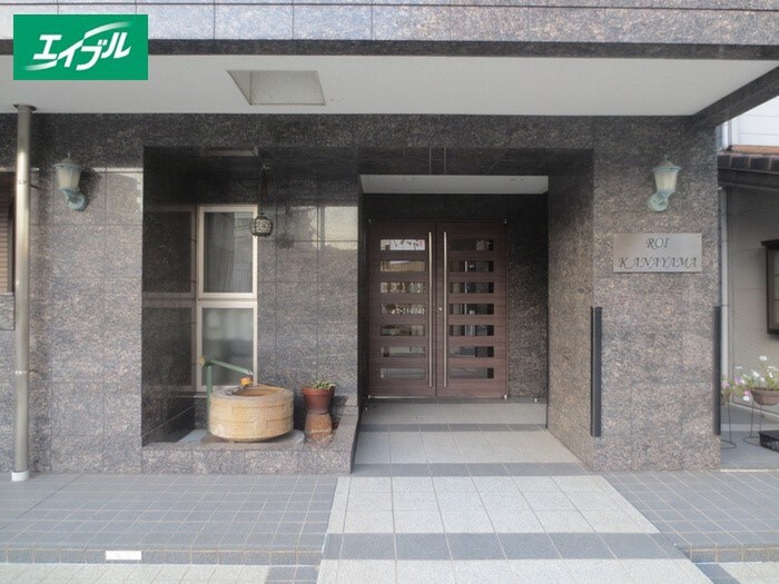 物件外観写真2　(エントランス部分)