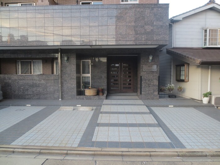 物件外観写真4　(駐車場)