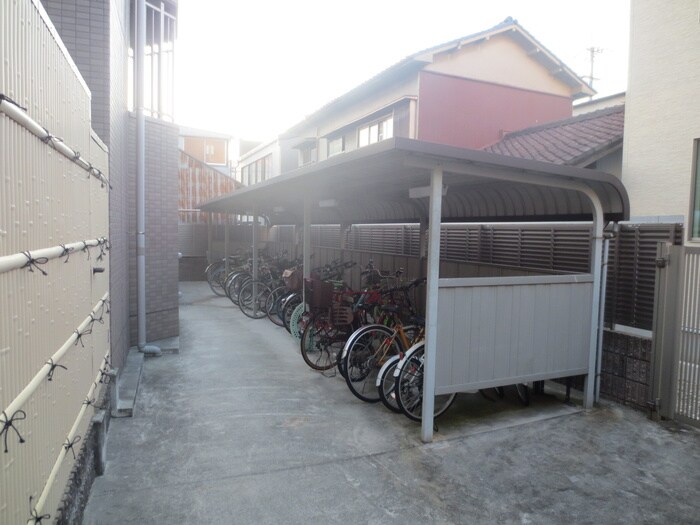 物件外観写真5　(駐輪場)