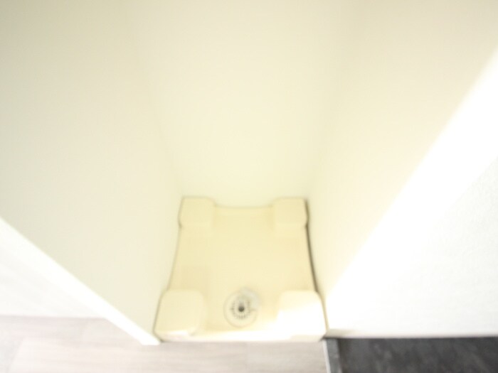 物件内観写真6　(洗濯機置場)