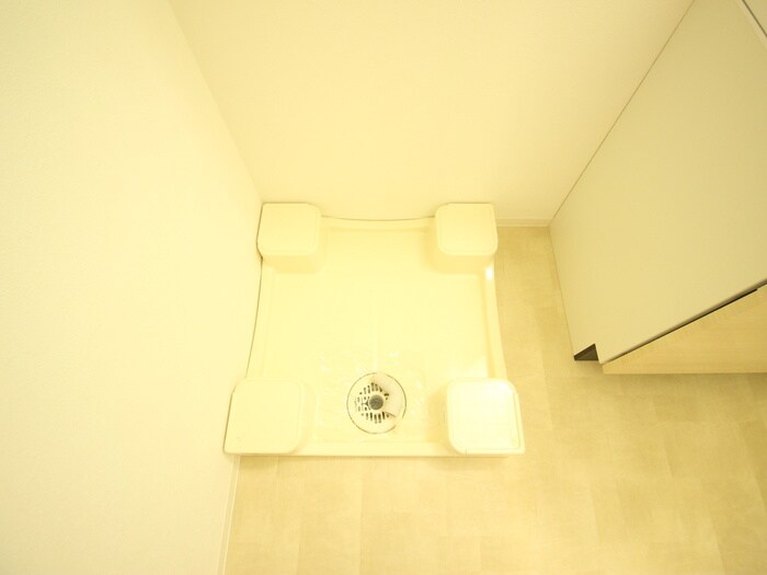 物件内観写真6　(洗濯機置場)