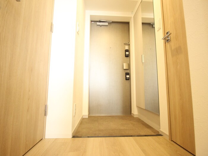 物件内観写真13　(玄関)