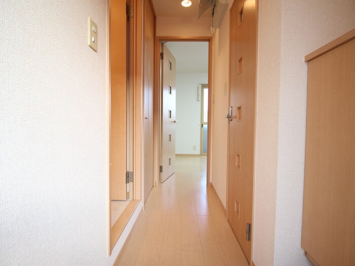 物件内観写真17　(廊下)