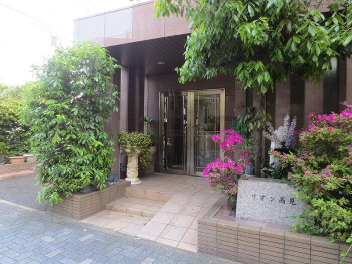 物件外観写真2　(エントランス部分)