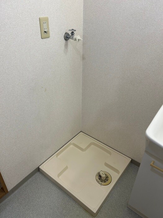 物件内観写真16　(洗濯機置場)