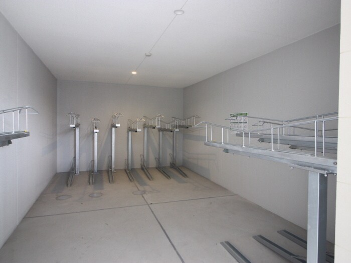 物件外観写真3　(駐輪場)